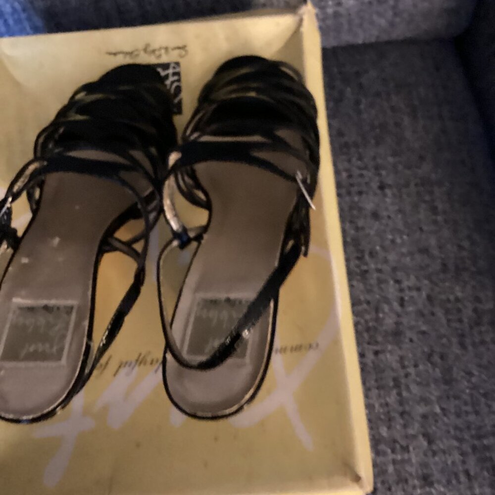 New Black pattern  sandals - 1/2' heels-box